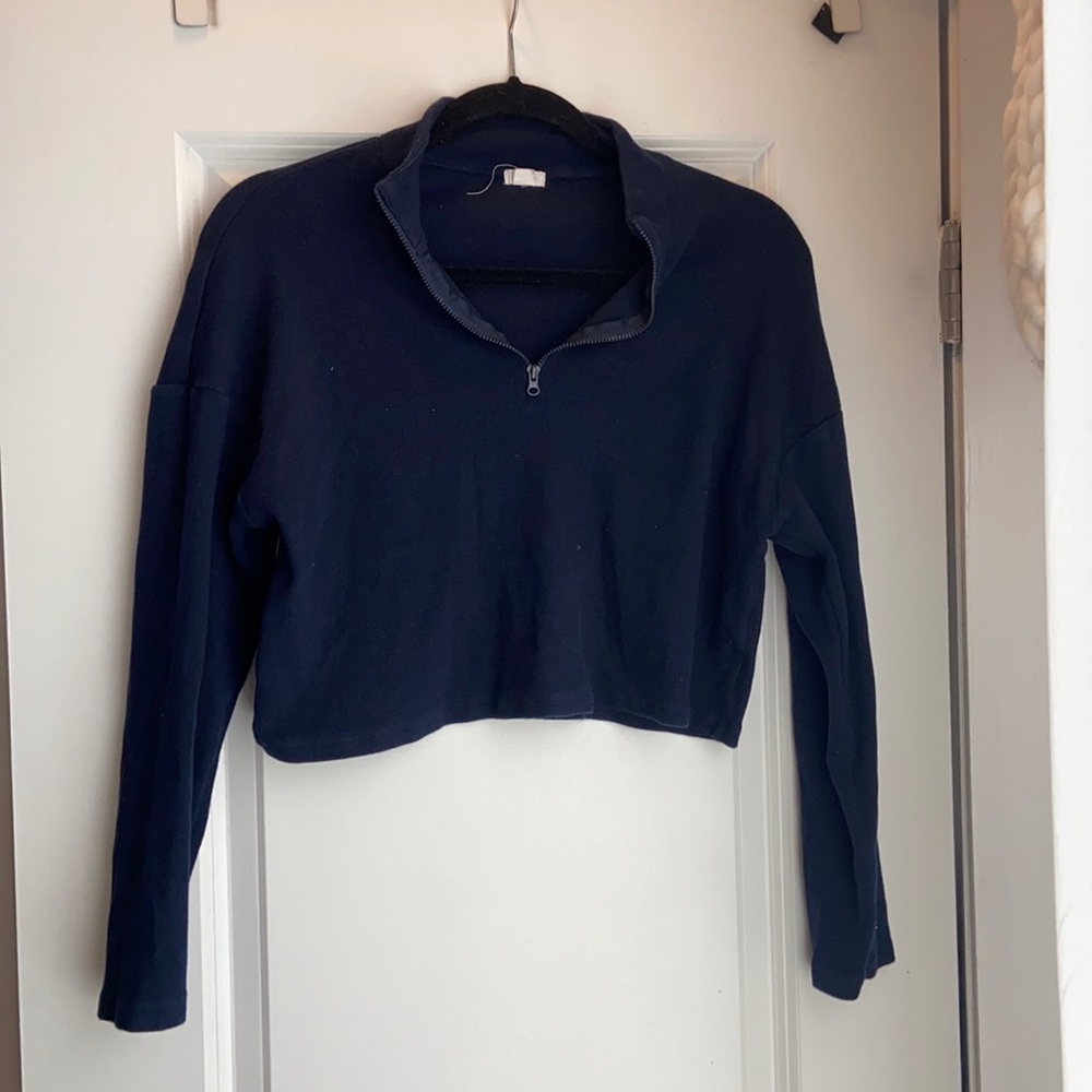 Ribbed navy long sleeve cropped collared top